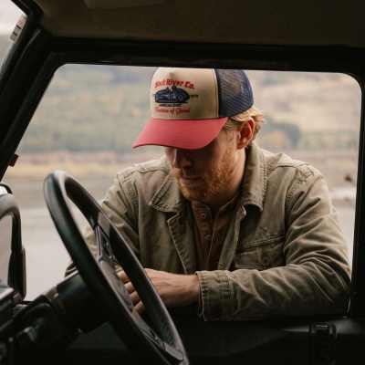 Keps - Black River Tradition Of Speed Trucker (beige/navy/röd)