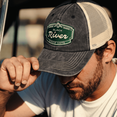 Keps - Black River Sacramento Washed Trucker (svart/creme)