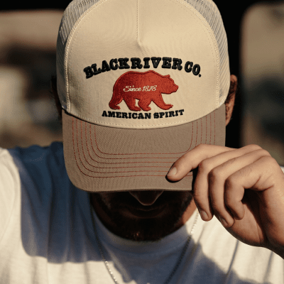 Keps - Black River Bear Trucker (creme/beige)