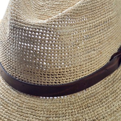 Stråhatt - Gårda Funchal Raffia Fedora (ljus natur/mörkbrun)